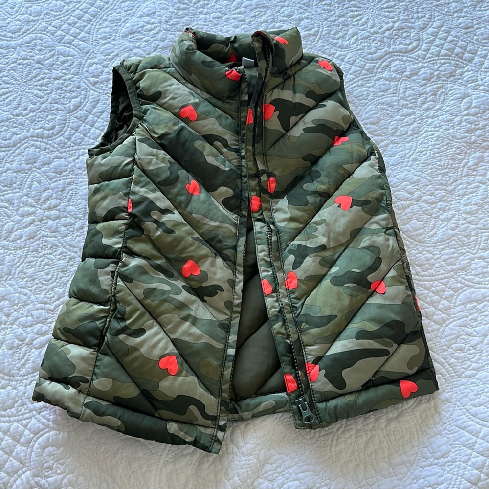 GAP Kids Camo Puffer Vest with Red Heart Print